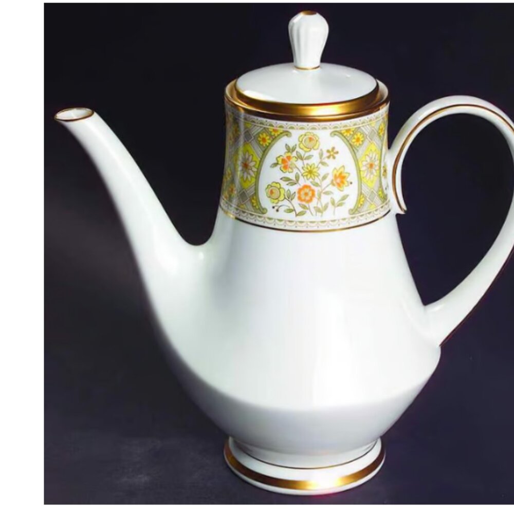 Noritake Aida 6-cups coffee pot with lid ( New with box)